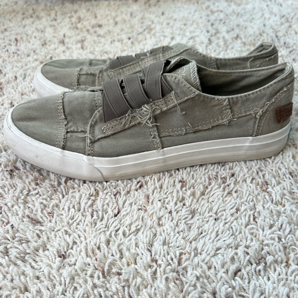 Blowfish Malibu Slip On Sneakers Size 9.5-10 Women’s